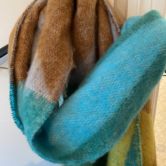 Scarf - Picture 3 of 4